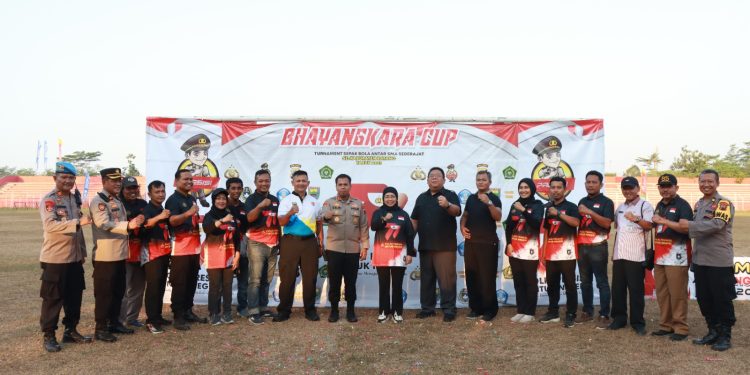 Turnamen Sepak Bola Bhayangkara Cup 2023 di Batang Sukses, SMAN 1 Bawang Juara