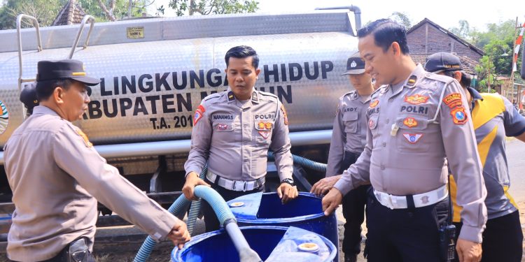 Antisipasi Kekeringan, Polres Madiun Salurkan 100 Ribu Liter Air Bersih