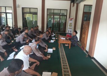 Polres Ngawi Adakan Giat “Jumat Curhat” di Masjid