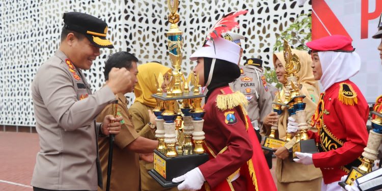 Serahkan Trofi Pemenang Lomba Pocil, Kapolres Trenggalek: Teruslah Berprestasi