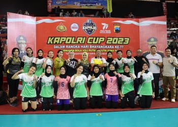 Duel Sengit Hari Ketiga Tim Putri Polda Jatim Pecundangi Polda DIY di Bola Volley Kapolri Cup Zona IV 2023