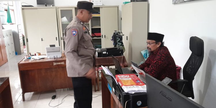 Kabid Humas Polda Jabar : Polisi Sambang Ke Warga Desa Sukadana Sosialisasikan Bahaya TPPO