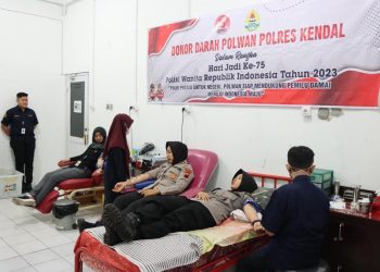 Sanbut Hari Jadi Polwan Ke 75, Personil Polwan Polres Kendal Menggelar Aksi Donor Darah