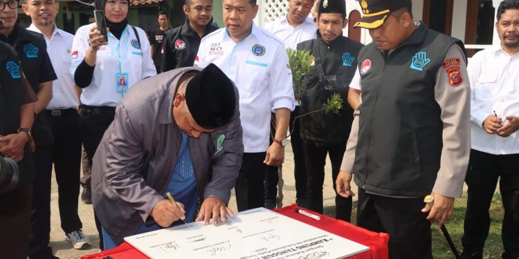 Kabid Humas Polda Jabar : Perang Terhadap Narkoba, Kapolres Resmikan Kampung Tangguh Anti Narkoba
