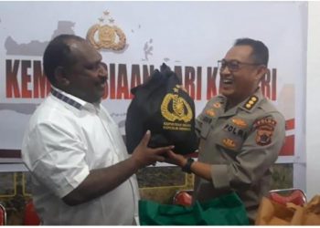 Kapolri Salurkan 264,7 Ton Beras dan 1.500 Sembako untuk Warga Papua yang Terdampak Kekeringan