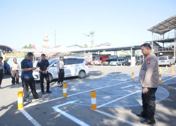 Kapolres Blitar Sidak Pelayanan Publik Satpas SIM untuk Memastikan Kelancaran Pelayanan