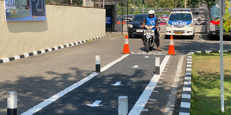 Sat Lantas Polres Kendal Sosialisasi Uji Sirkuit Praktik SIM C Terbaru