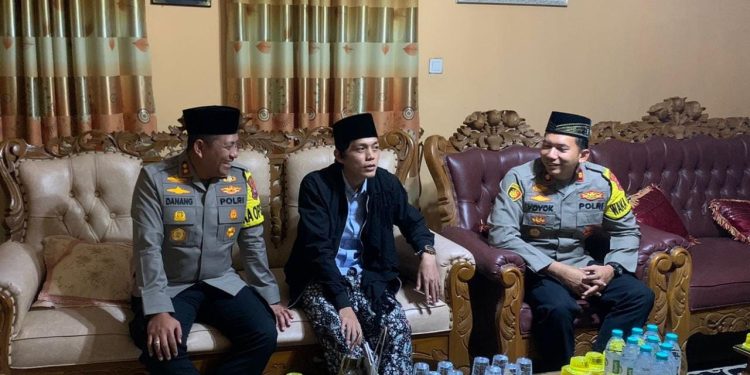 Kapolres Blitar Kota Hadiri Pengajian Gus Iqdam