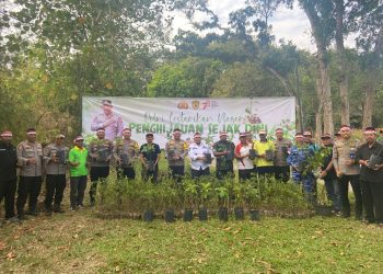 Polres Blitar Kota Melaksanakan Penanaman Pohon Serentak di 9 Polsek