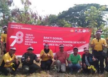 Semarak HUT KEMERDEKAAN RI, Polsek Udanawu giatkan penanaman pohon