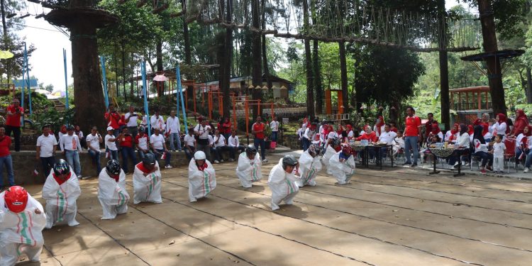 Serunya, Kapolres dan Wakapolres Ngawi Ikuti Lomba Agustusan