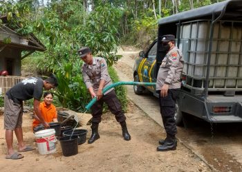 Patroli Sambang Tirta Polres Trenggalek Wujudkan Polisi Peduli Atasi Dampak Kemarau