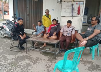 CIPTAKAN SITUASI AMAN DAN KONDUSIF SAT BRIMOB  POLDA JABAR LAKSANAKAN PATROLI HARKAMTIBMAS DI PERUMAHAN