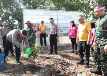 Polres Kediri Kota Tanam Ribuan Berbagai Jenis Pohon Wujudkan Polri Lestarikan Negeri