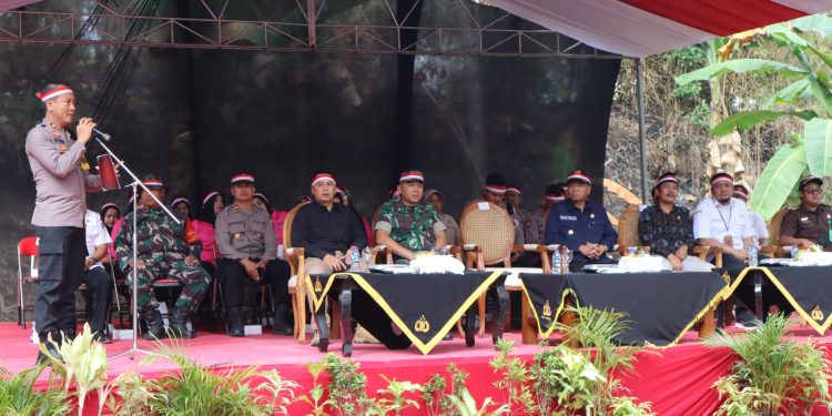 Polres Tulungagung Mengikuti Penanaman Pohon Secara Serentak