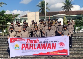 Sambut Hari Jadi ke-75, Polwan Trenggalek Gelar Upacara Ziarah di Taman Makam Pahlawan