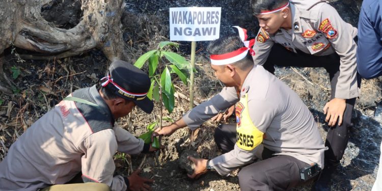 Polres Ngawi Laksanakan Penanaman Pohon “Polri Lestarikan Negeri, Penghijauan Sejak Dini”