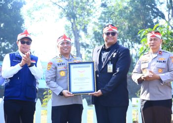 Cetak Rekor Tanam 21 Juta Pohon, Polri Raih Dua Penghargaan dari MURI