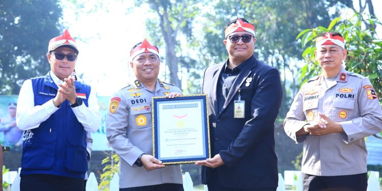 Cetak Rekor Tanam 21 Juta Pohon, Polri Raih Dua Penghargaan dari MURI