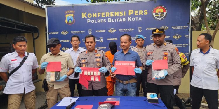 Polsek Sukorejo Polres Blitar Kota Tangkap Kurir Narkoba Jenis Sabu dan Pil Double L