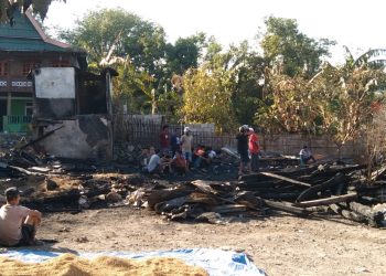 DIDUGA  KORLETIN LISTRIK, RUMAH  GURU SMAN  2 JENEPONTO TAMALATEA  TERBAKAR  RATA DENGAN  TANAH