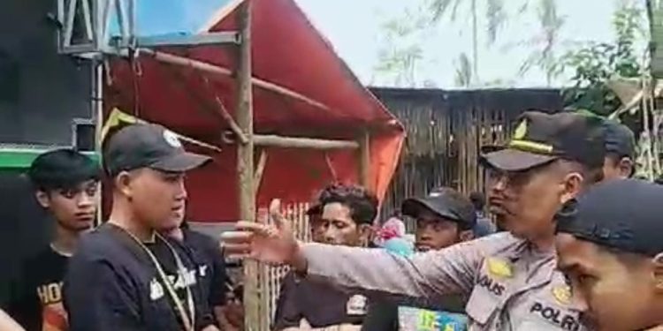 Polsek Ponggok Tegas Turunkan Sounds System Yang Melanggar Aturan Saat Karnaval