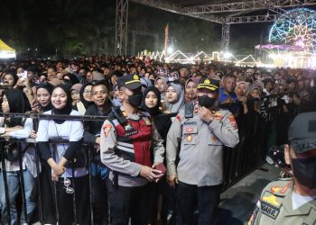 Ribuan Warga Trenggalek Tumpek Blek Saksikan Konser Happy Asmara, Polisi Lakukan Pengamanan Ekstra Ketat