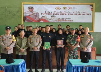 Tatap Muka Bersama Pelajar Kelurahan Ngantru, Polres Trenggalek Serahkan Ratusan Buku Bacaan*