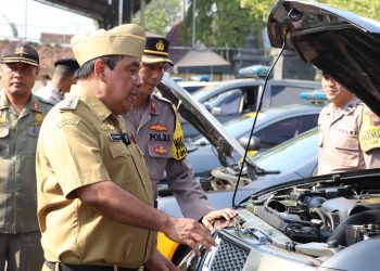 Wakil Bupati Kendal Pimpin Apel Gelar Pasukan OPS Zebra Candi 2023 di Halaman Mapolres Kendal
