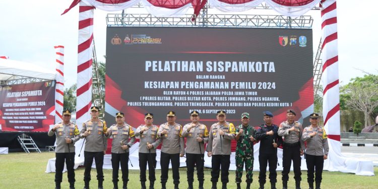 Polres Kediri Kota Ikuti Sispamkota di Kabupaten Blitar Bersama Polres Rayon IV