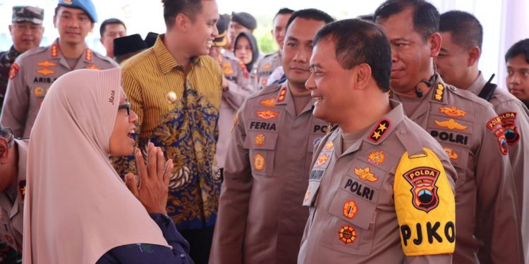 Kapolda Jateng Irjen Pol Ahmad Luthfi Resmikan Sumur Bor Dalam Program Bhakti Sosial Polri di Desa Rowobranten Kendal