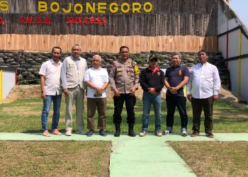 Adm Saradan Ikuti Latihan Menembak di Lapangan Tembak Andi Maubara Polres Bojonegoro
