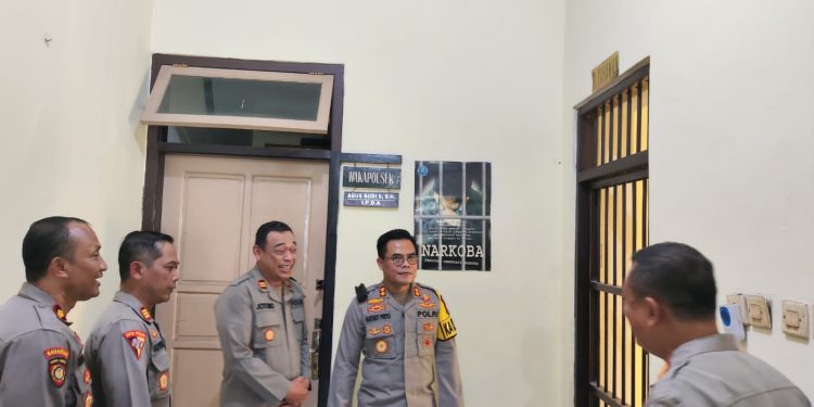 Kapolres Trenggalek Sidak Mapolsek Karangan, Cek Personel Hingga Ruang Kerja*