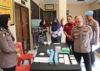 Sidak Mendadak, Puluhan Tahanan Polres Kediri Kota Jalani Tes Urine