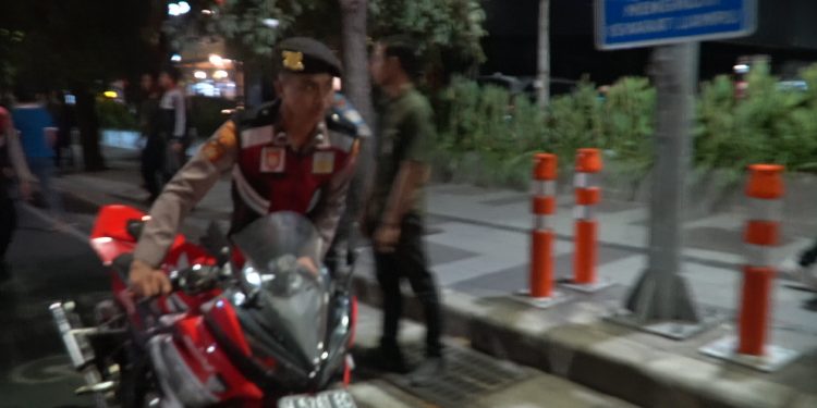 Personel Gabungan Polrestabes Surabaya Tertibkan Bali Amankan 110 Motor