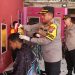 Peduli ODGJ, Kapolres Ngawi Bantu Cukur dan Potong Kuku