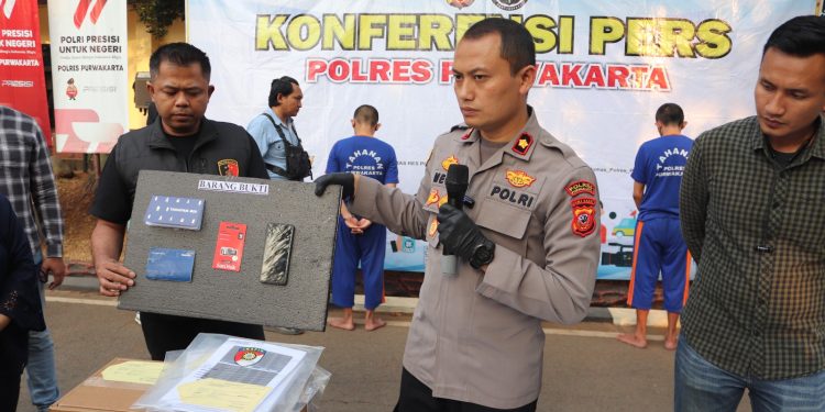 *Kabid Humas Polda Jabar : Gelapkan Uang Perusahaan Sebesar Rp. 2,5 Milyar, Seorang Karyawan Diamankan Polisi*