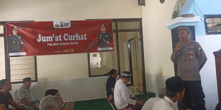 Polres Kediri Kota Adakan Giat “Jumat Curhat” di Masjid Sabilal Muftadin