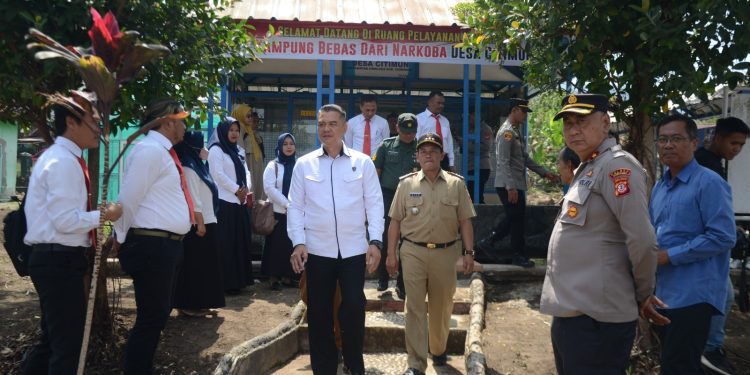 *DIT RESNARKOBA POLDA JABAR BERIKAN PENILAIAN PADA PERLOMBAAN KAMPUNG BEBAS NARKOBA DI BEBERAPA DESA*