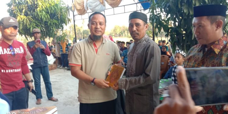 Mantan Gubernur Provinsi Sulawesi Selatan, Berkunjung Ke Desa Lentu Jeneponto, disambut meriah masyarakat