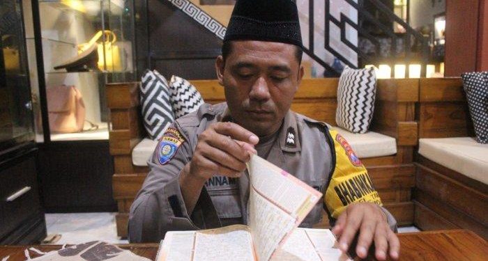 Aiptu Syaiful Anam, BKTM Polres Kediri Kota Yang Tetap Pakai Seragam Saat Jadi Guru Ngaji