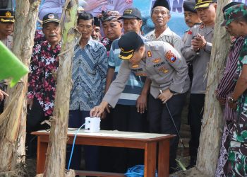 Atasi Kekeringan Polres Trenggalek Serahkan Bantuan Sumur Bor Kepada Warga Dermosari