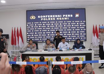 Kapolres Ngawi Pimpin Konferensi Pers Ungkap Kasus Judi Online, Pengeroyokan dan Pencurian
