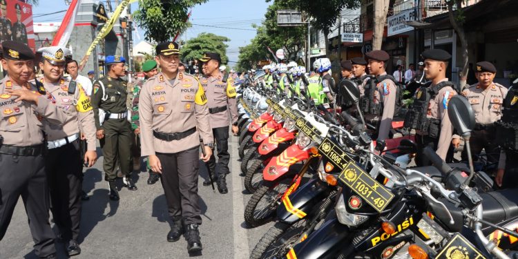 Selalu Patuhi Aturan Saat Berkendara, Pesan Kapolres Tulungagung Pimpin Apel Gelar Pasukan Ops Zebra Semeru 2023