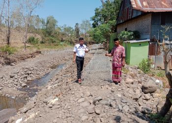 Pemasangan Tanggul Bronjong penahan Banjir Jembatan Beroangin Dan Pinggir Sungai Beroangin Dikerjakan Swadaya Masyarakat