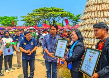 Puluhan Ribu Kue Manco Madiun Pecahkan Rekor Muri Pertama Kali