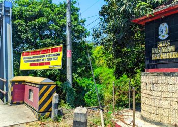 Problematika Sampah Berserakan di Jembatan Perbatasan