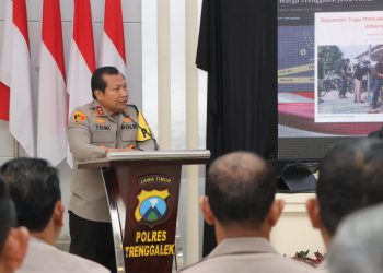 Kunjungi polres Trenggalek, Kapolda Jatim Tekankan Lakukan Sosialisasi dan Edukasi kepada masyarakat tidak melakukan pembakaran lahan