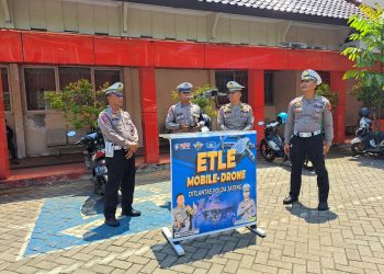 Peduli Lingkungan, Polres Batang Salurkan Bantuan Toren dan Mesin Pompa Air untuk Warga Desa Durenombo