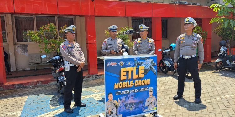 Peduli Lingkungan, Polres Batang Salurkan Bantuan Toren dan Mesin Pompa Air untuk Warga Desa Durenombo